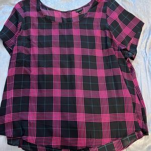 Torrid pink and black back button up short sleeve shirt